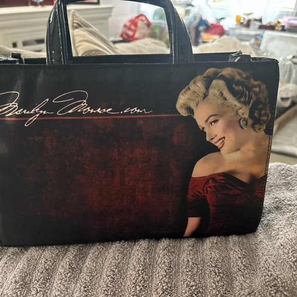 Collectable Marilyn Monroe handbag - Picture 2 of 2